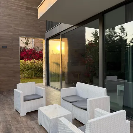 London Olea Drimades Villa *